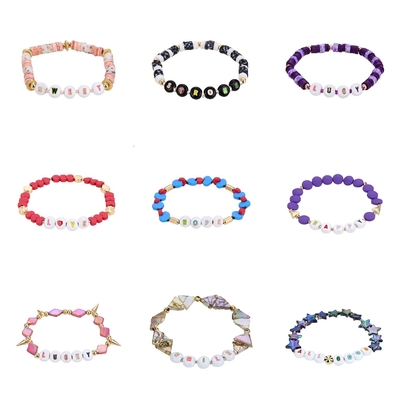 Polymeer Clay Custom Letter Bead Bracelets 100 Met de hand gemaakt met 2mm gaten
