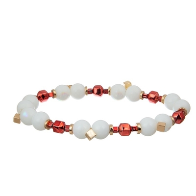 Het gouden Kleurenmetaal parelt Roze Hart Met de hand gemaakte die Armband voor Meisje als Gift wordt geplaatst