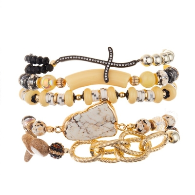 Het dubbele Laagglas parelt Met de hand gemaakte Geparelde Armband Elastische die Zwarte voor Vrouwen wordt aangepast